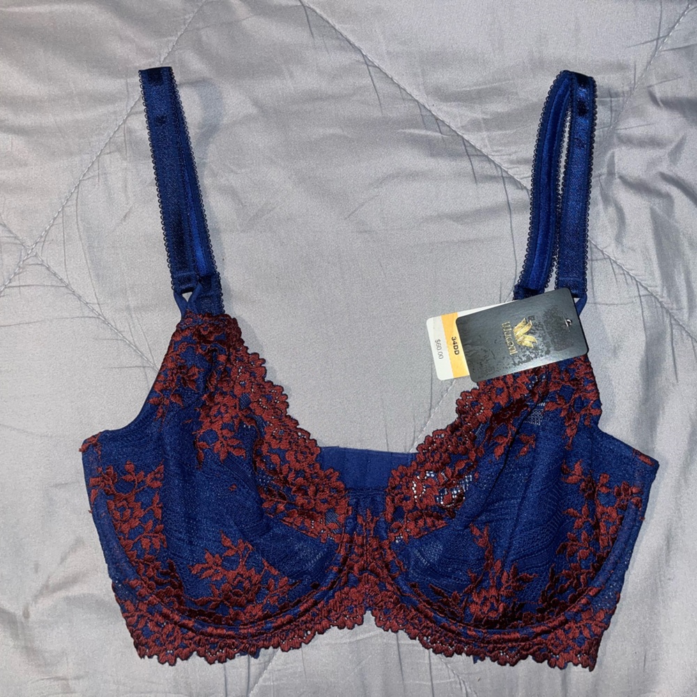 Wacoal Elegant Lace Women's Bra in Navy and Burgundy